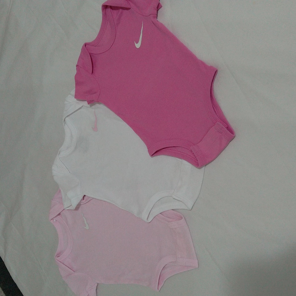 Nike Baby Girls Bodysuit Trio - Pink, White, Light Pink Size 3M - Picture 2 of 15